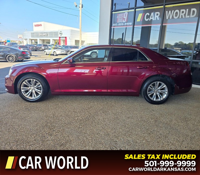 Chrysler 300 Vehicle Full-screen Gallery Image 4