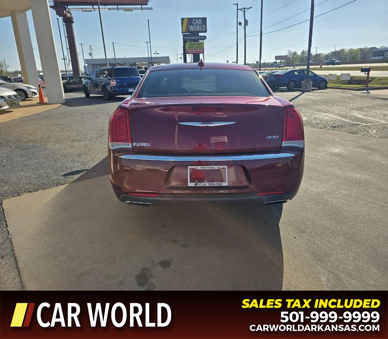 Chrysler 300 Vehicle Full-screen Gallery Image 5