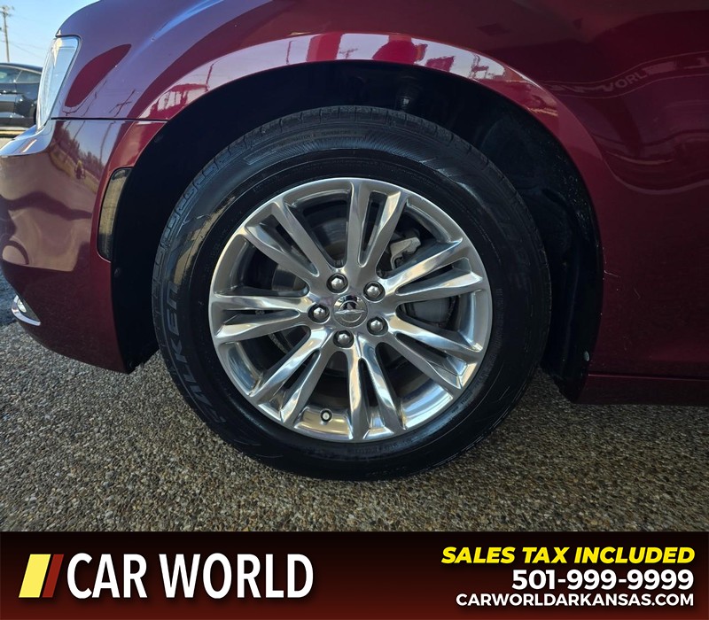 Chrysler 300 Vehicle Full-screen Gallery Image 6