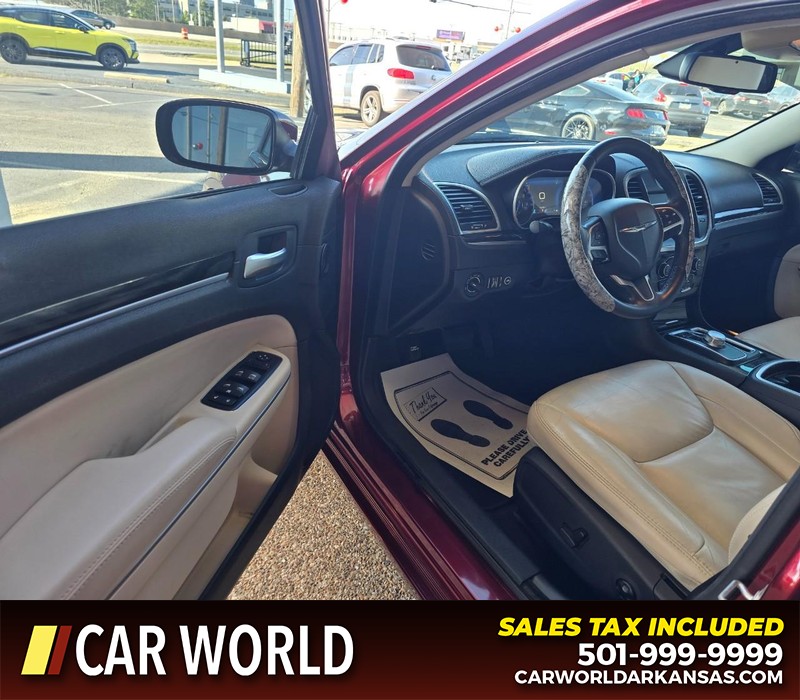 Chrysler 300 Vehicle Full-screen Gallery Image 7