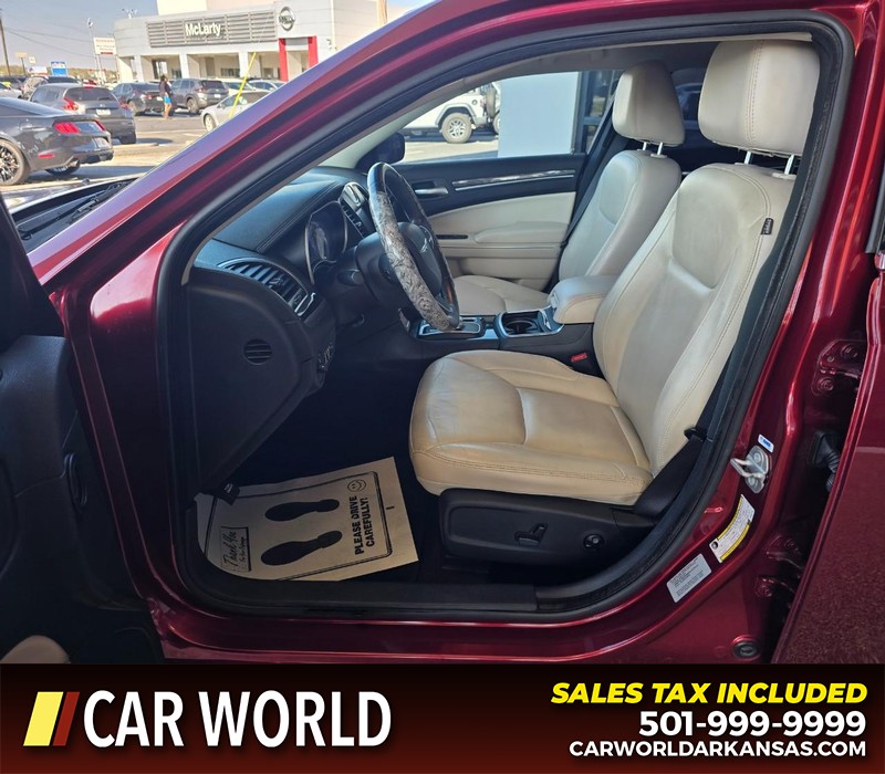 Chrysler 300 Vehicle Full-screen Gallery Image 8