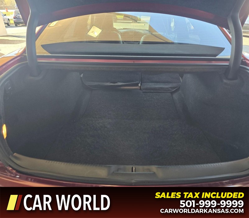 Chrysler 300 Vehicle Full-screen Gallery Image 14