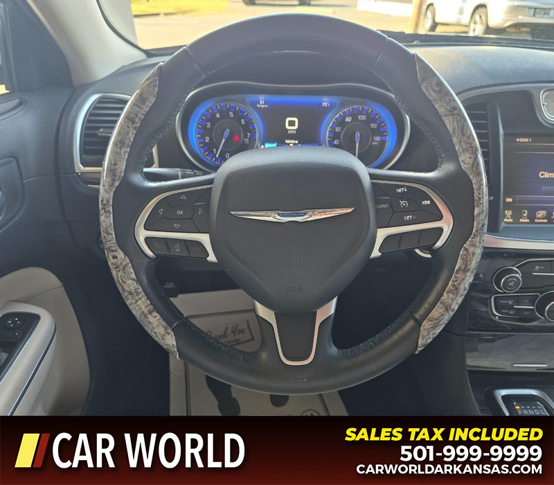 Chrysler 300 Vehicle Full-screen Gallery Image 15