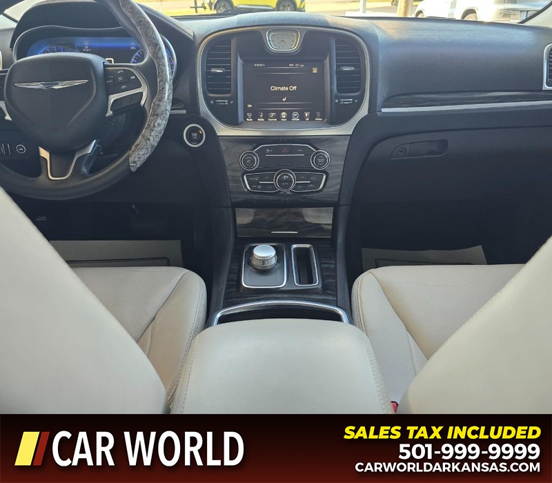 Chrysler 300 Vehicle Full-screen Gallery Image 18