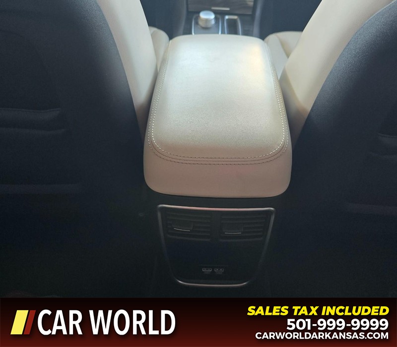 Chrysler 300 Vehicle Full-screen Gallery Image 19