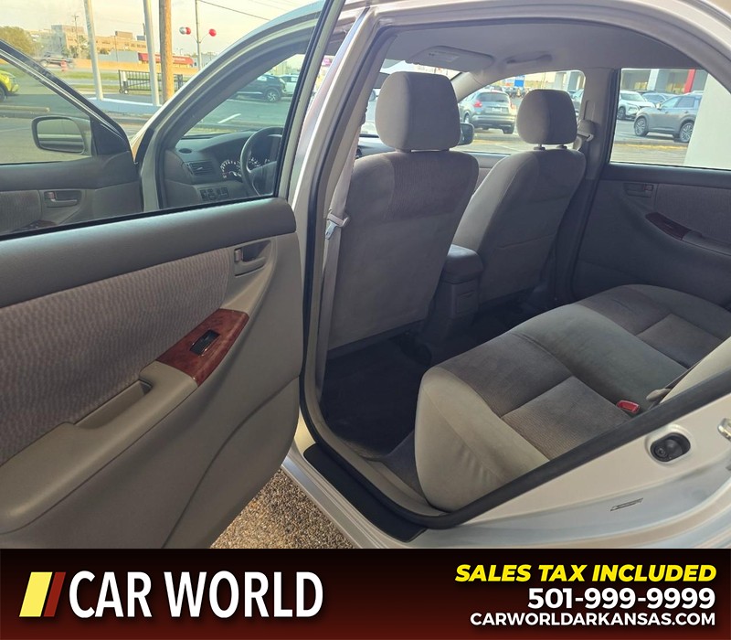 Toyota Corolla Vehicle Full-screen Gallery Image 9