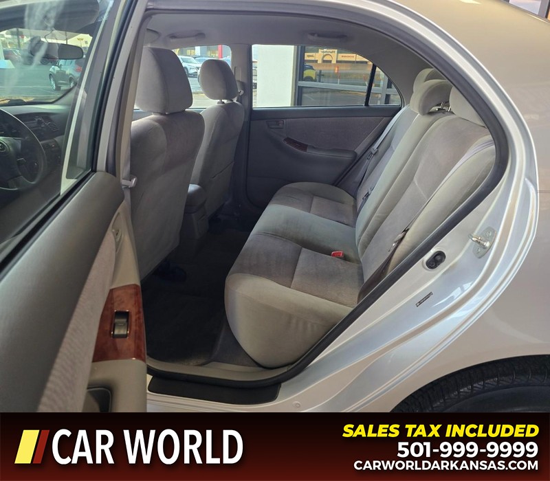 Toyota Corolla Vehicle Full-screen Gallery Image 10