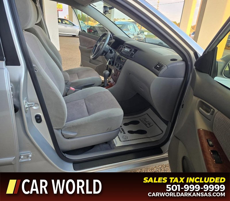 Toyota Corolla Vehicle Full-screen Gallery Image 11