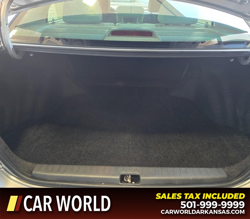 Toyota Corolla Vehicle Full-screen Gallery Image 13