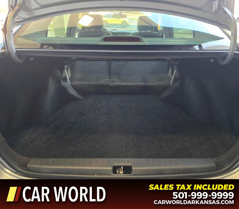 Toyota Corolla Vehicle Full-screen Gallery Image 14