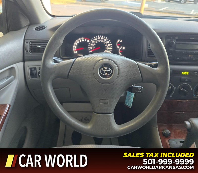 Toyota Corolla Vehicle Full-screen Gallery Image 15