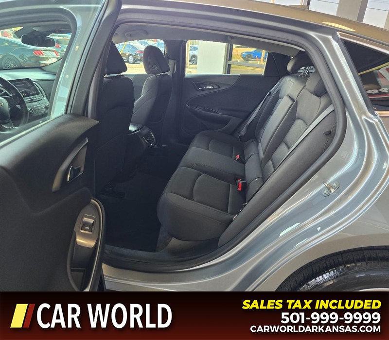 Chevrolet Malibu Vehicle Full-screen Gallery Image 10