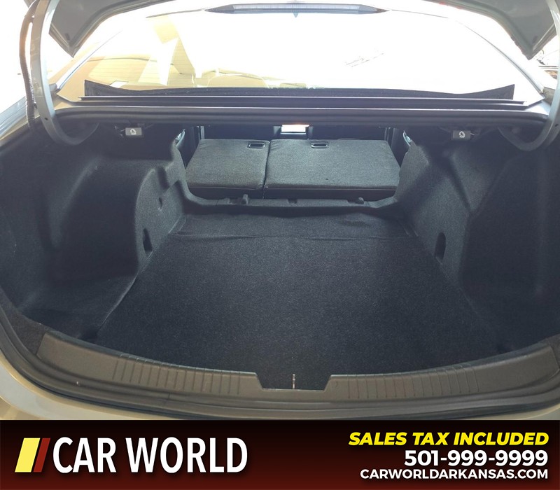 Chevrolet Malibu Vehicle Full-screen Gallery Image 14