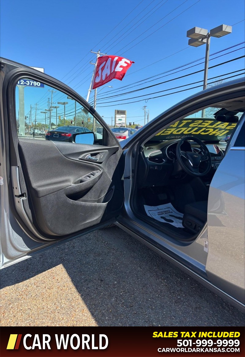 Chevrolet Malibu Vehicle Full-screen Gallery Image 11