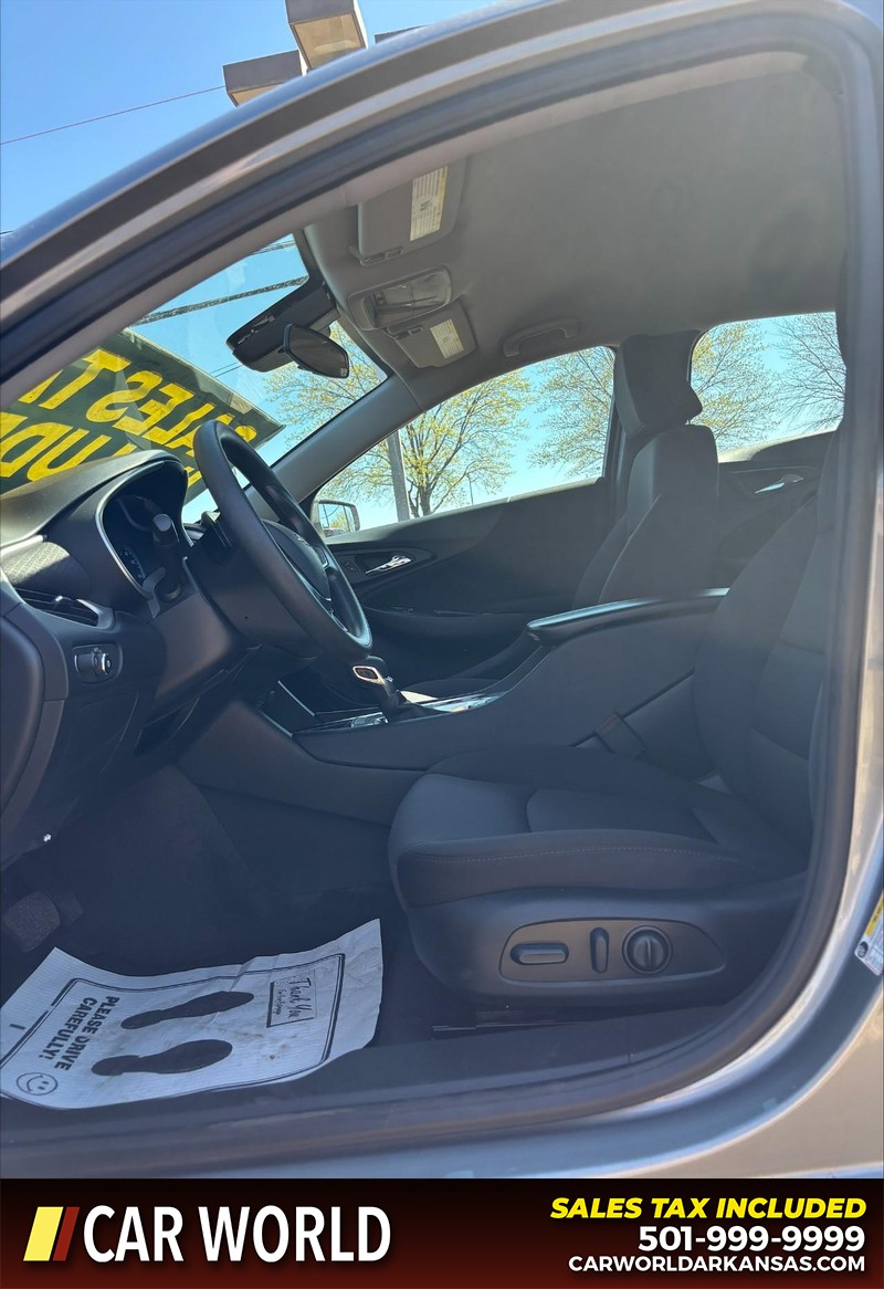 Chevrolet Malibu Vehicle Full-screen Gallery Image 12