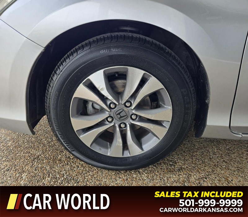 Honda Accord Sedan Vehicle Full-screen Gallery Image 6