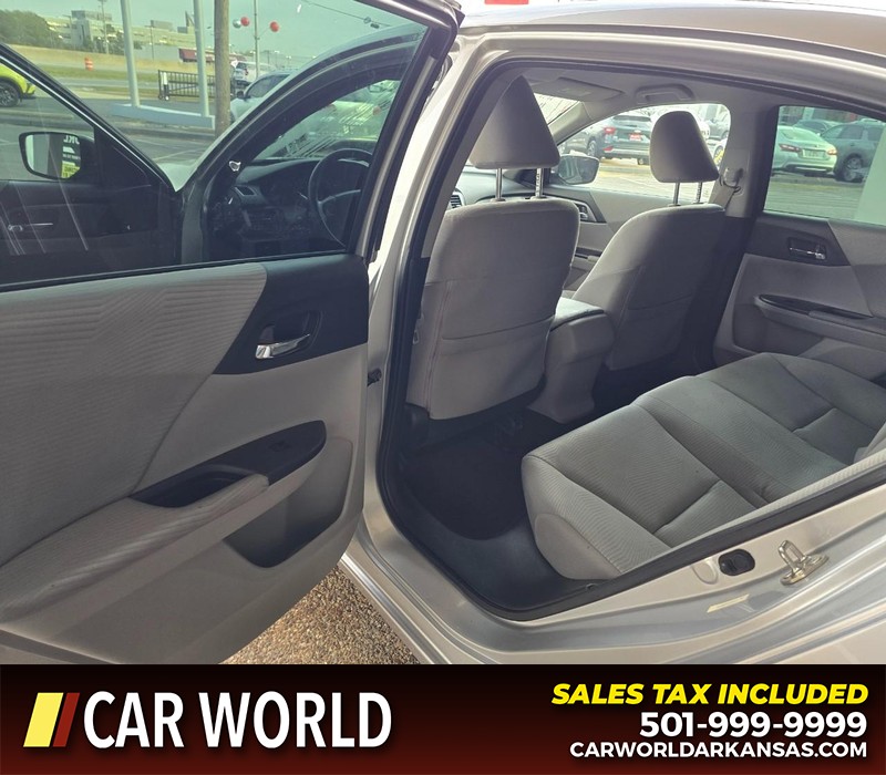 Honda Accord Sedan Vehicle Full-screen Gallery Image 9