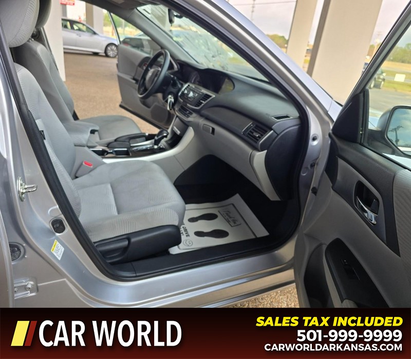 Honda Accord Sedan Vehicle Full-screen Gallery Image 11