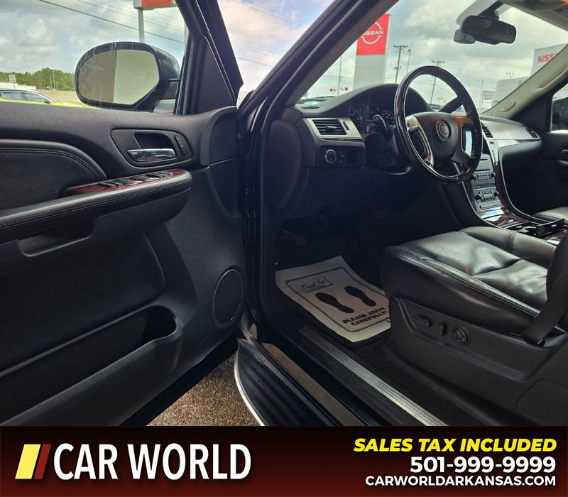 Cadillac Escalade Vehicle Full-screen Gallery Image 7