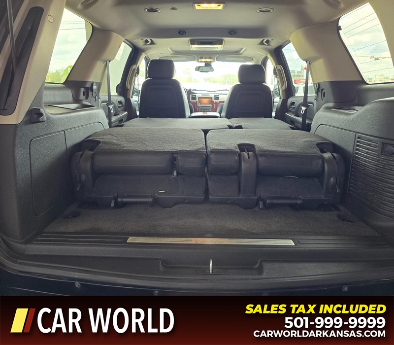 Cadillac Escalade Vehicle Full-screen Gallery Image 17