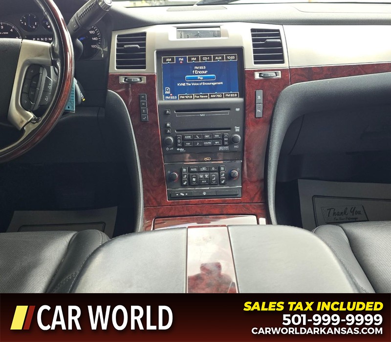 Cadillac Escalade Vehicle Full-screen Gallery Image 21