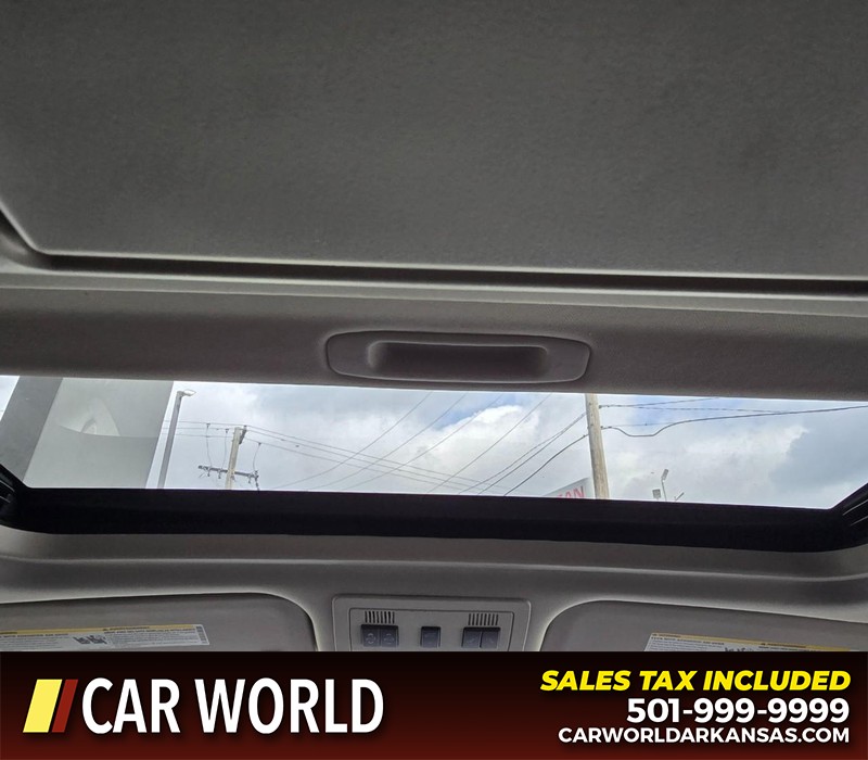 Cadillac Escalade Vehicle Full-screen Gallery Image 23