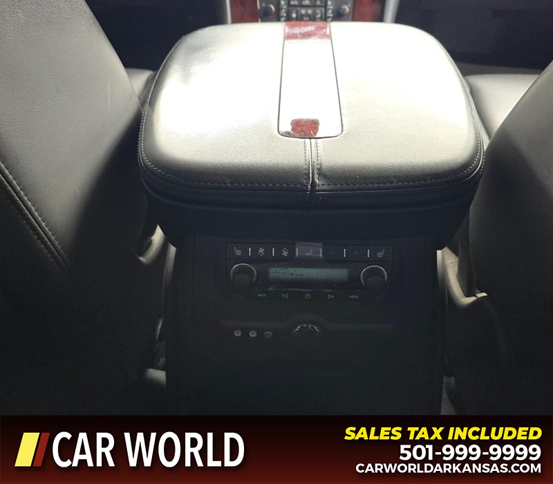 Cadillac Escalade Vehicle Full-screen Gallery Image 25