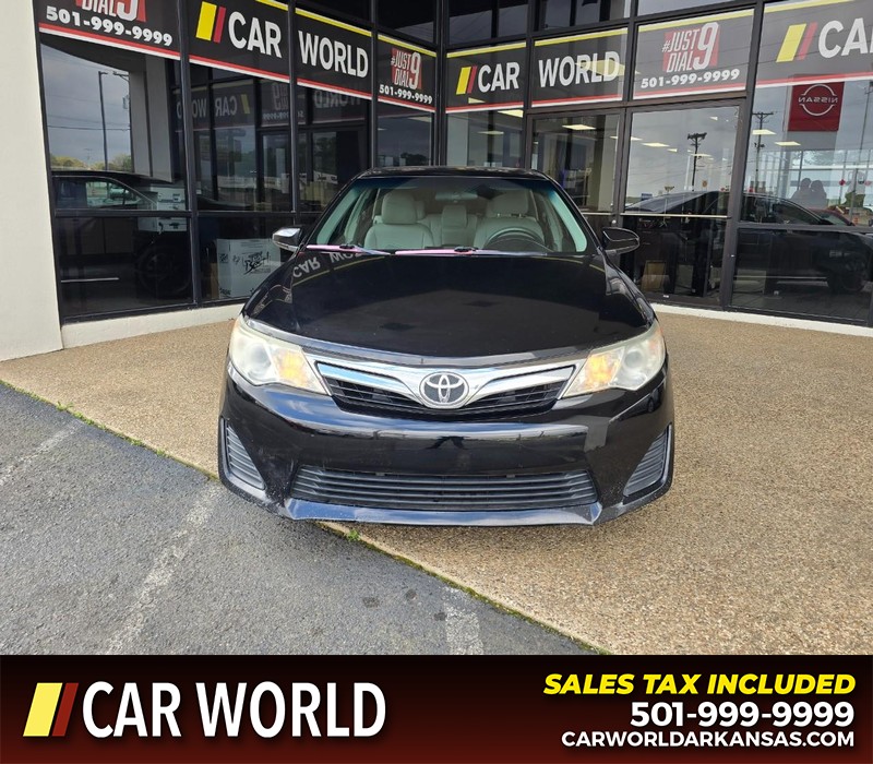 Toyota Camry Vehicle Full-screen Gallery Image 2