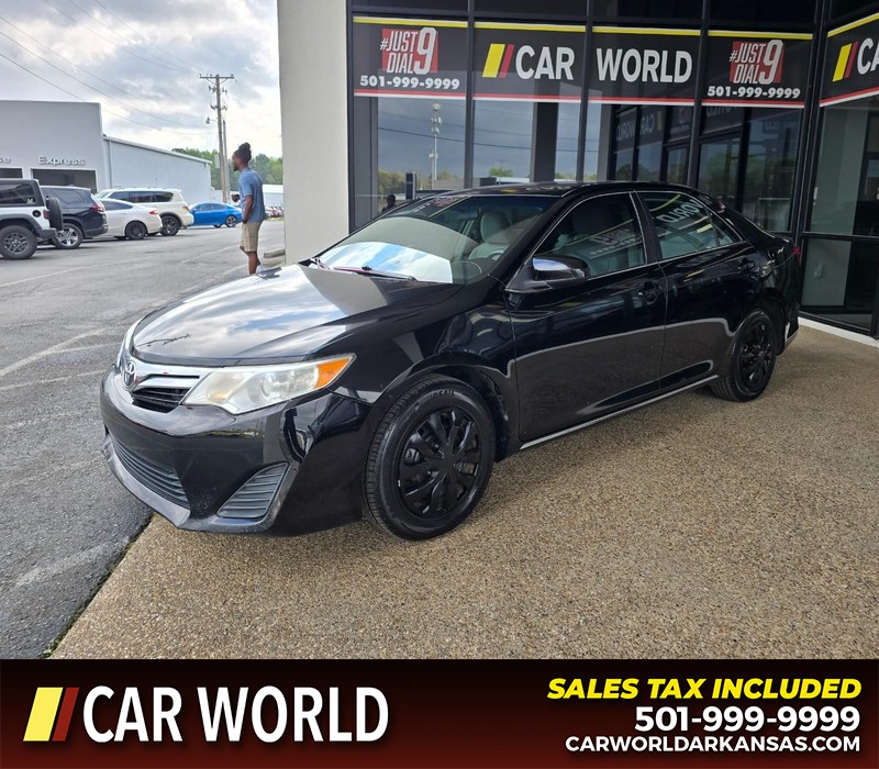 Toyota Camry Vehicle Full-screen Gallery Image 3