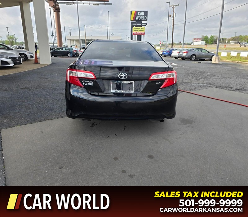 Toyota Camry Vehicle Full-screen Gallery Image 5