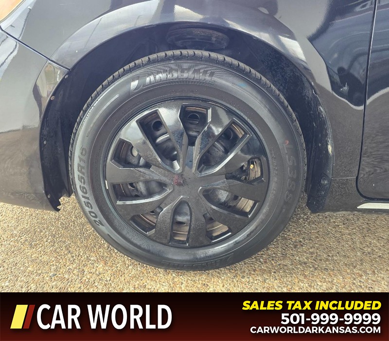 Toyota Camry Vehicle Full-screen Gallery Image 6