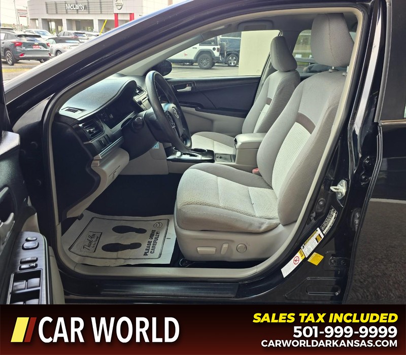 Toyota Camry Vehicle Full-screen Gallery Image 8