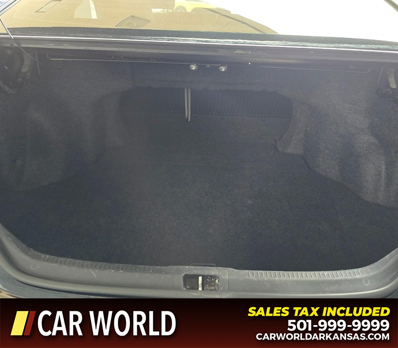 Toyota Camry Vehicle Full-screen Gallery Image 13