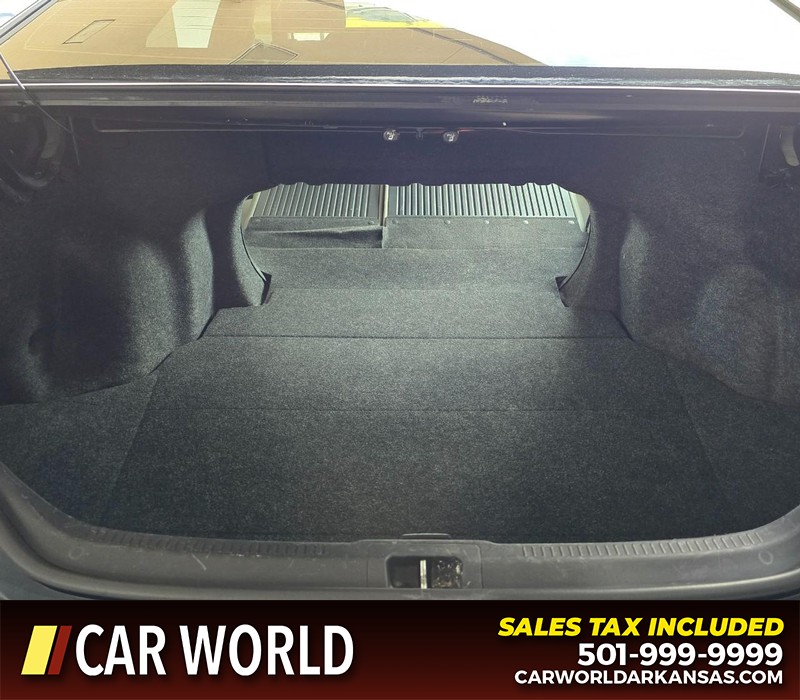 Toyota Camry Vehicle Full-screen Gallery Image 14