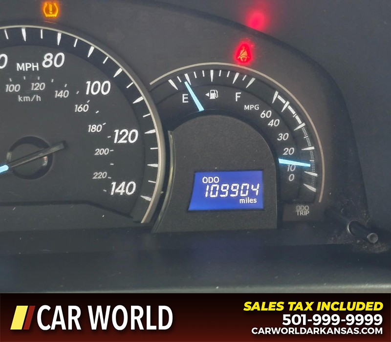 Toyota Camry Vehicle Full-screen Gallery Image 16