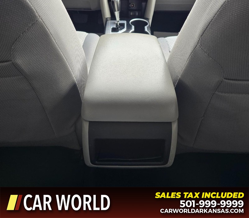 Toyota Camry Vehicle Full-screen Gallery Image 19