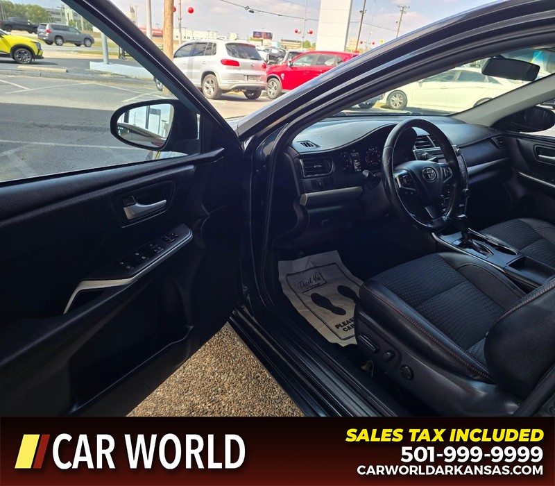 Toyota Camry Vehicle Full-screen Gallery Image 7