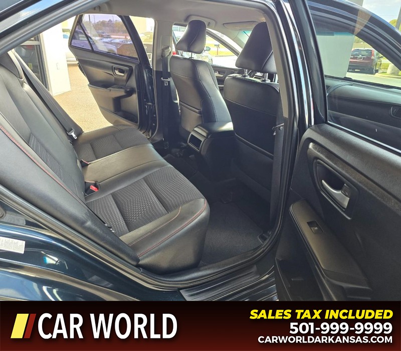 Toyota Camry Vehicle Full-screen Gallery Image 12