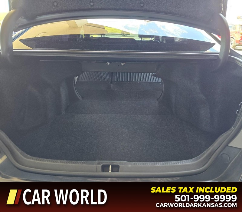 Toyota Camry Vehicle Full-screen Gallery Image 14