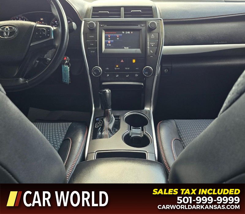 Toyota Camry Vehicle Full-screen Gallery Image 18