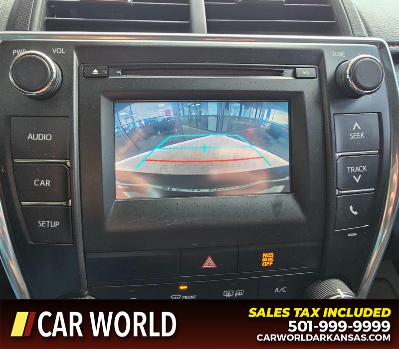 Toyota Camry Vehicle Full-screen Gallery Image 19