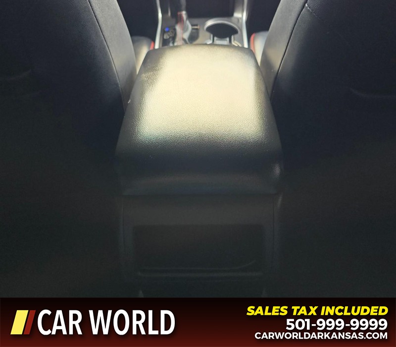 Toyota Camry Vehicle Full-screen Gallery Image 20