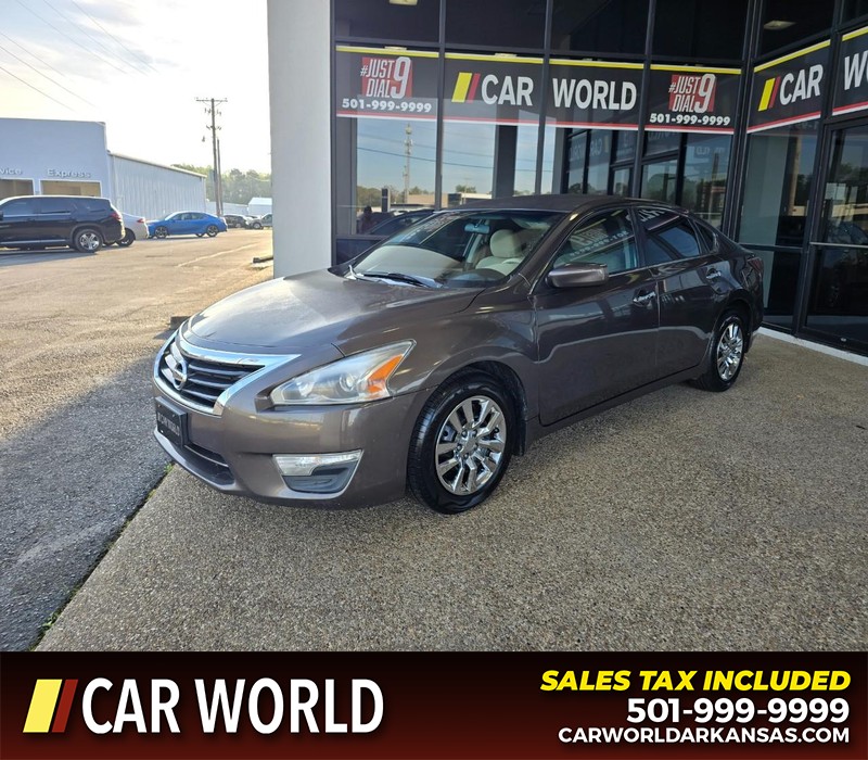 Nissan Altima Vehicle Full-screen Gallery Image 3