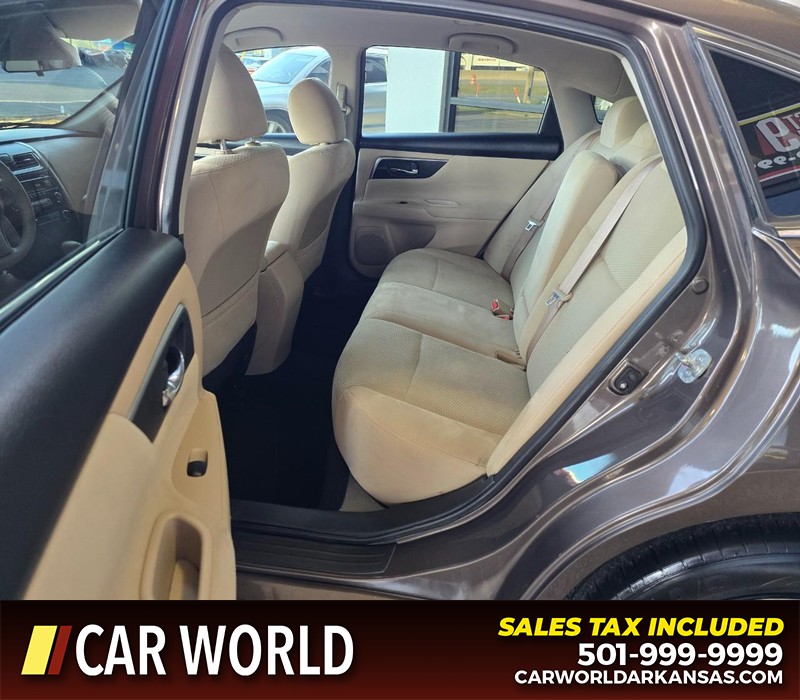 Nissan Altima Vehicle Full-screen Gallery Image 10