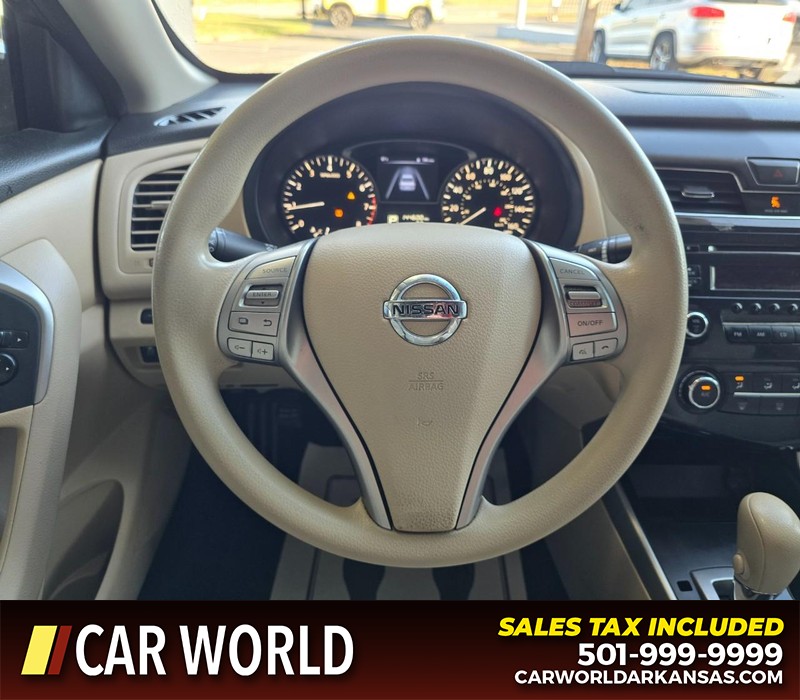 Nissan Altima Vehicle Full-screen Gallery Image 15