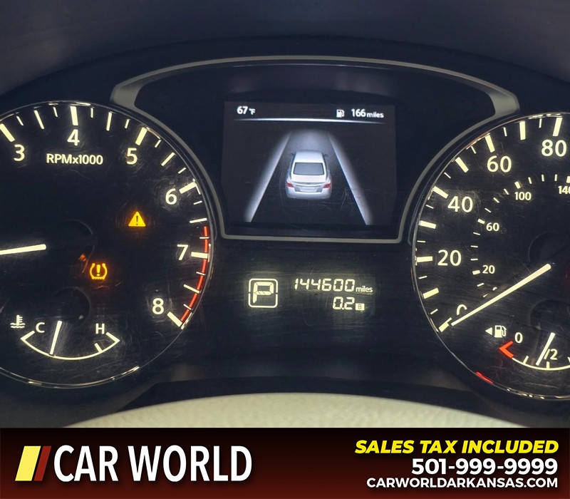 Nissan Altima Vehicle Full-screen Gallery Image 16