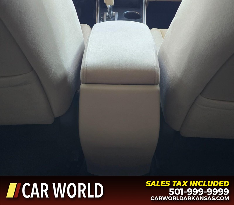 Nissan Altima Vehicle Full-screen Gallery Image 19