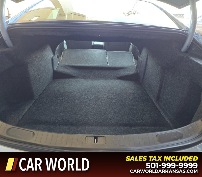 Chevrolet Impala Vehicle Full-screen Gallery Image 14