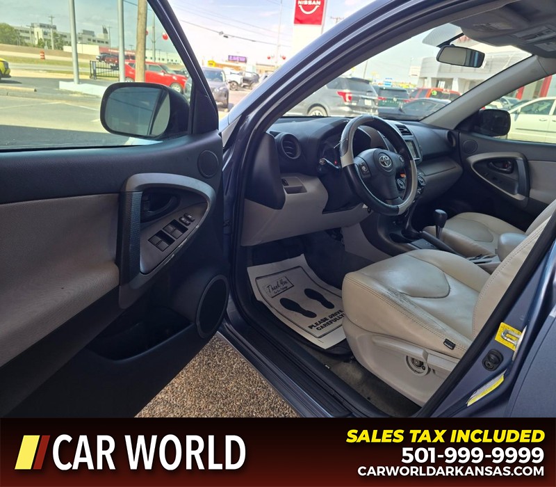 Toyota RAV4 Vehicle Full-screen Gallery Image 7