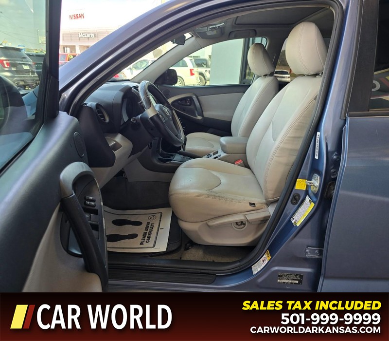 Toyota RAV4 Vehicle Full-screen Gallery Image 8